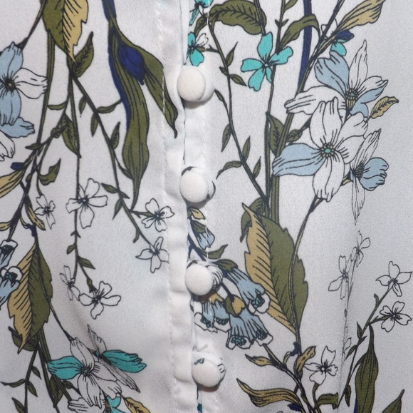 Cute blouse - Picture 4 of 5